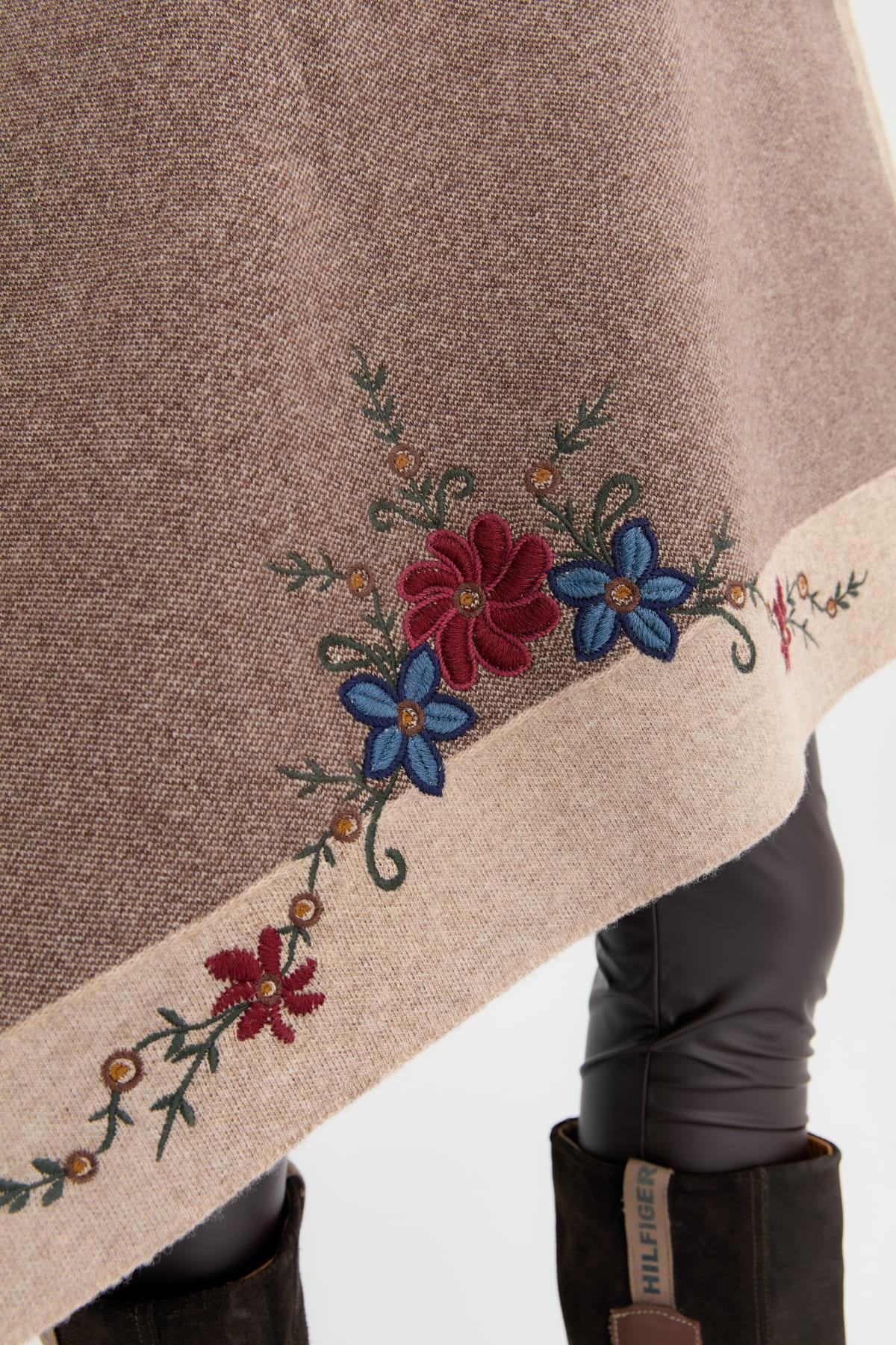 Üç Çiçekli Nakış İşlemeli Şal