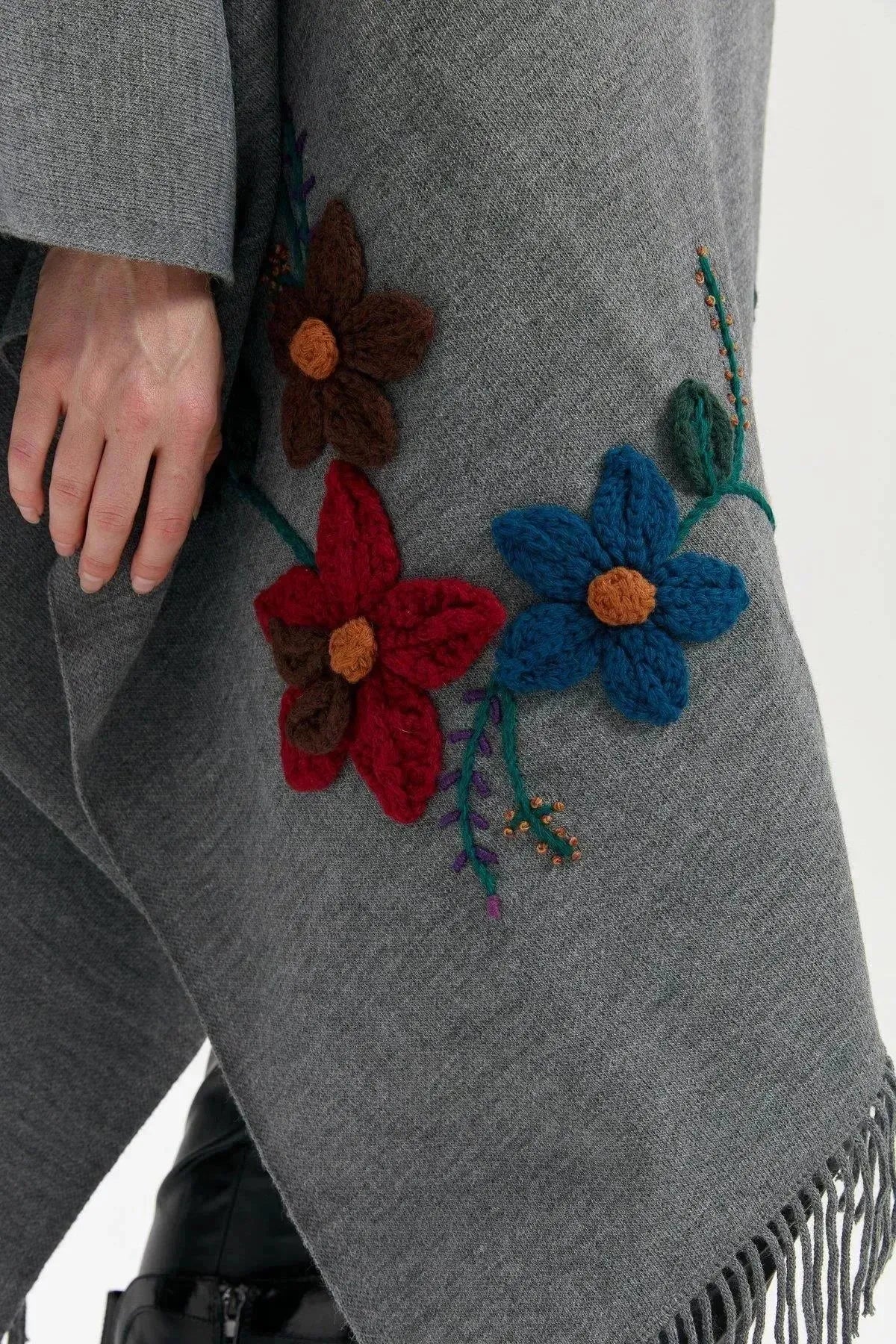 Women's Knitted Flower Embroidered Tassel Shawl