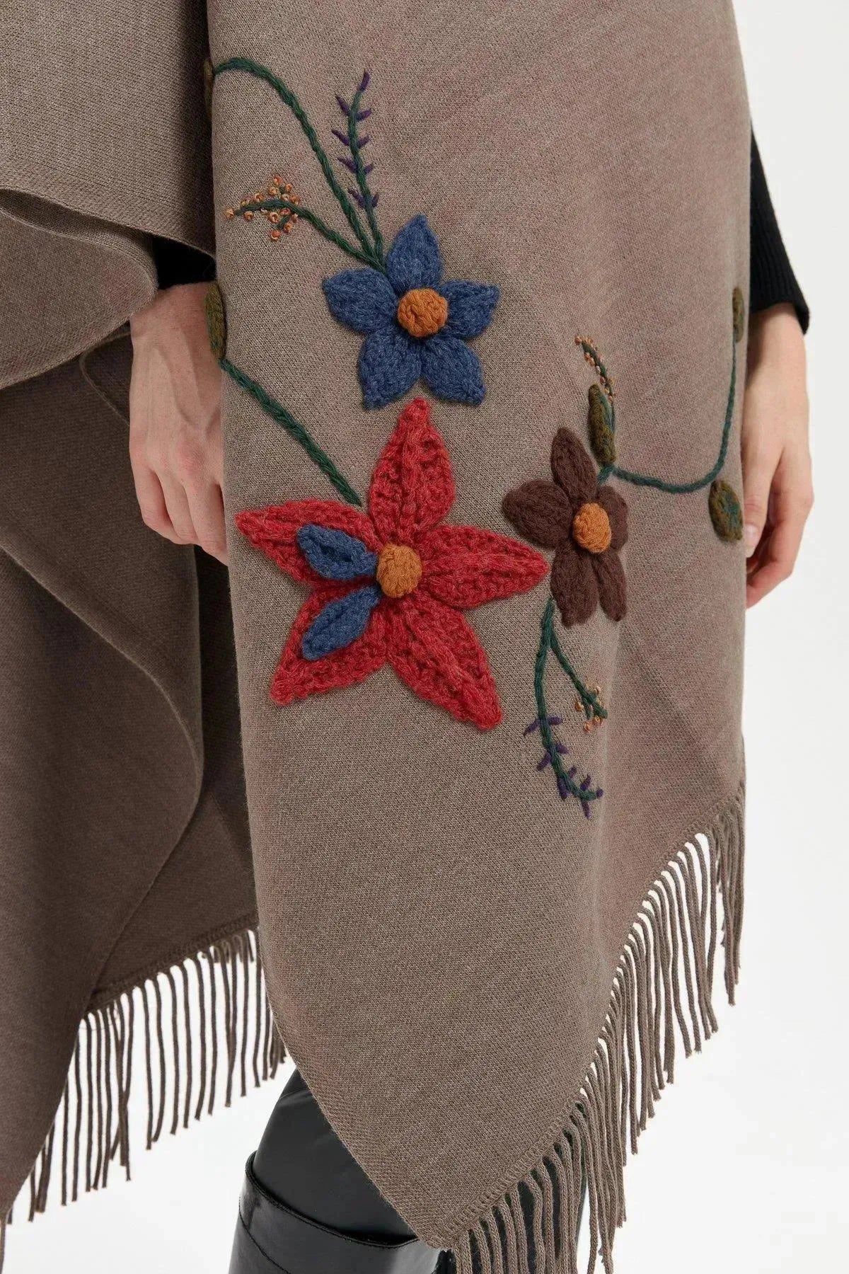 Women's Knitted Flower Embroidered Tassel Shawl