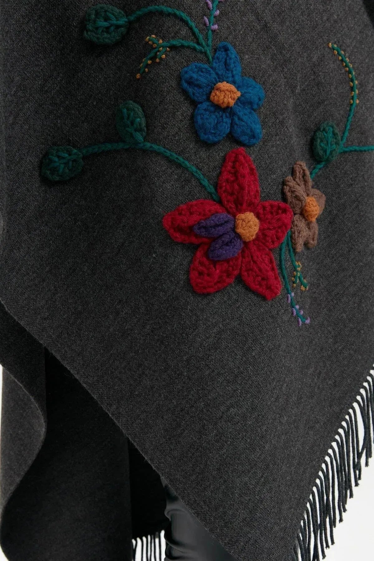 Women's Knitted Flower Embroidered Tassel Shawl