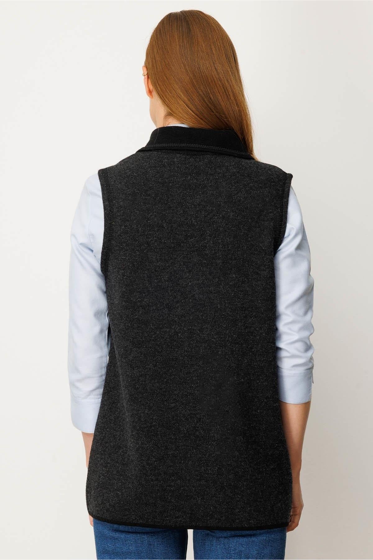 Embroidered Polo Collar Zippered Vest
