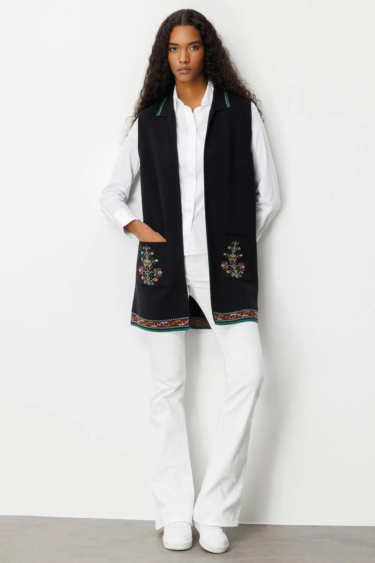 Polo Collar Long Vest with Kilim Pattern on the Hem