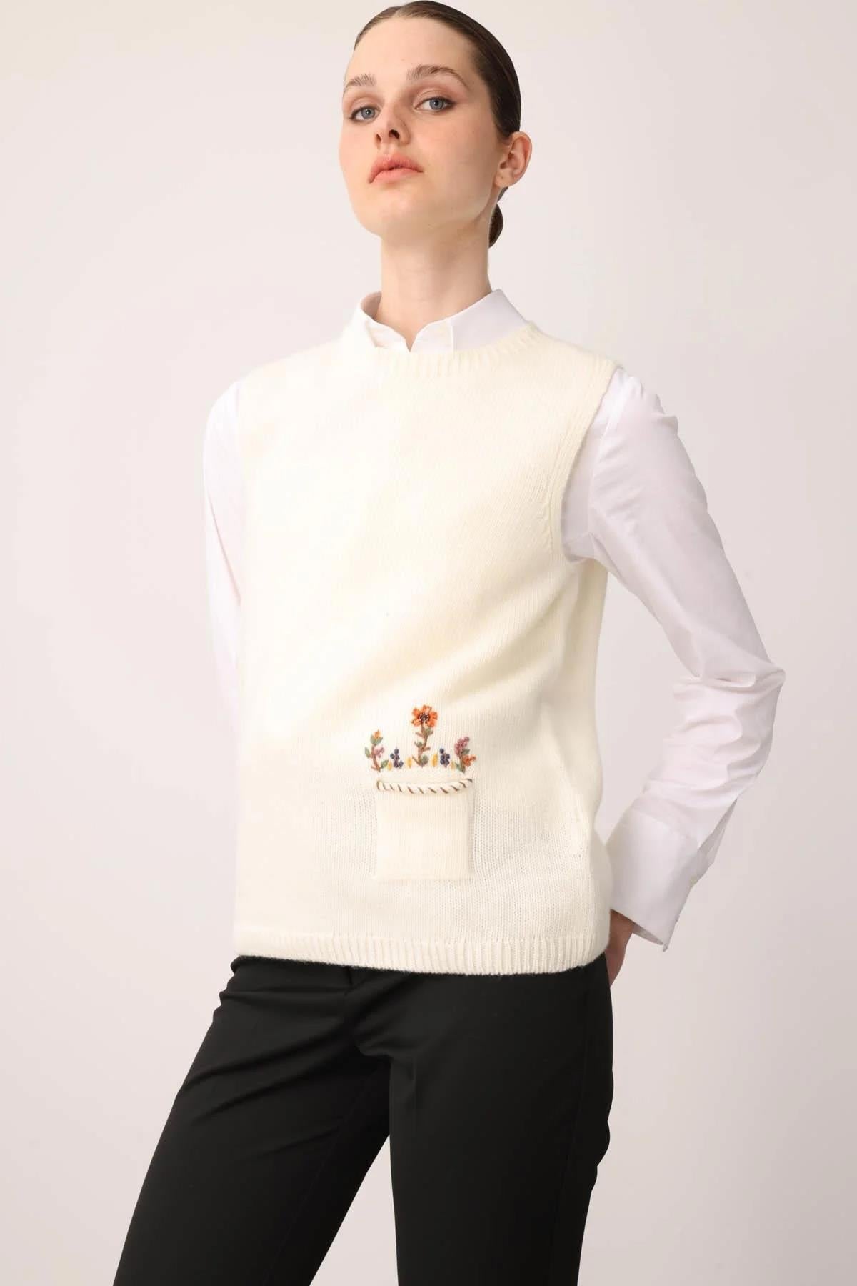 Crew Neck Floral Embroidered Sweater with Pocket