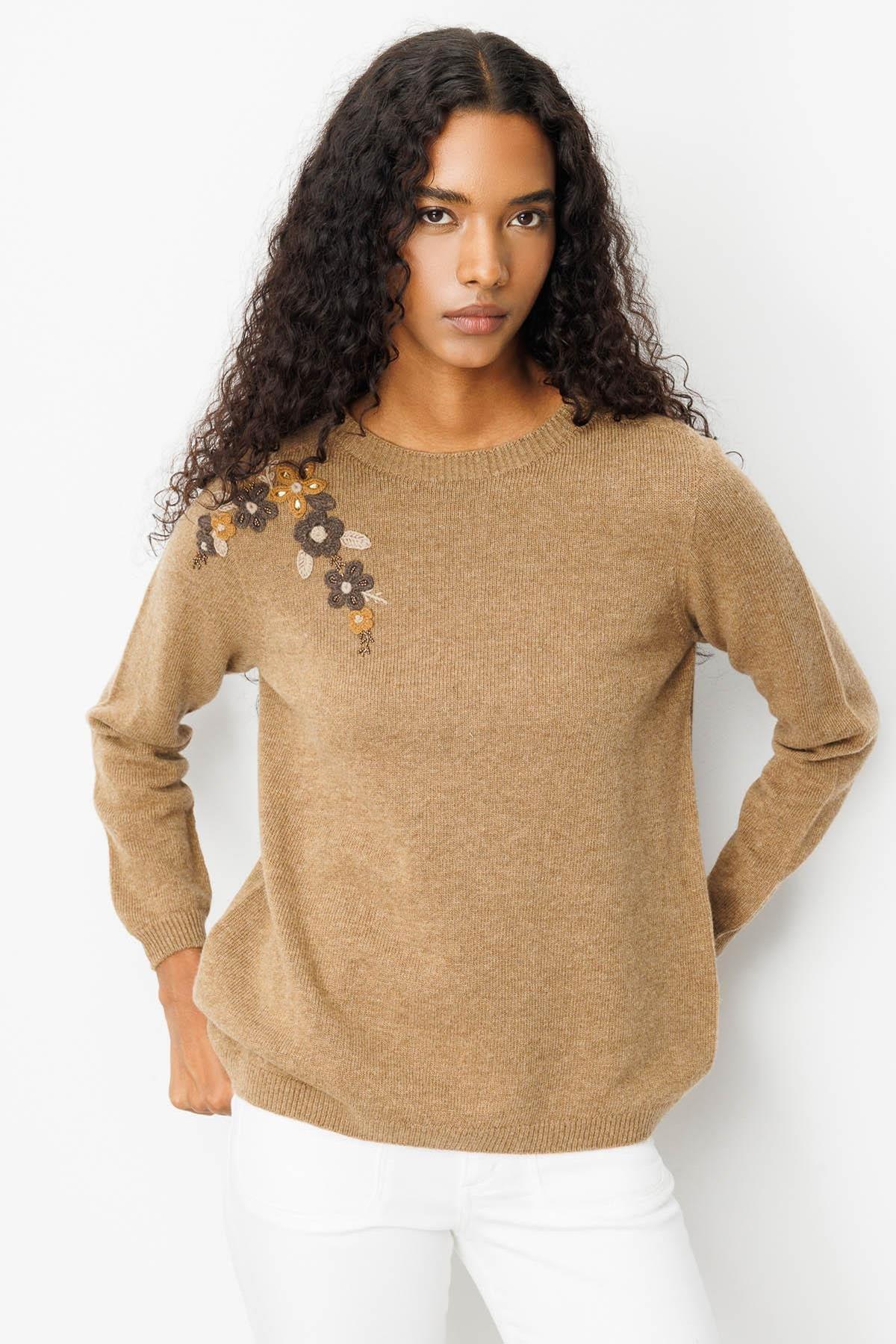 Crew Neck Embroidered Shoulder Sweater