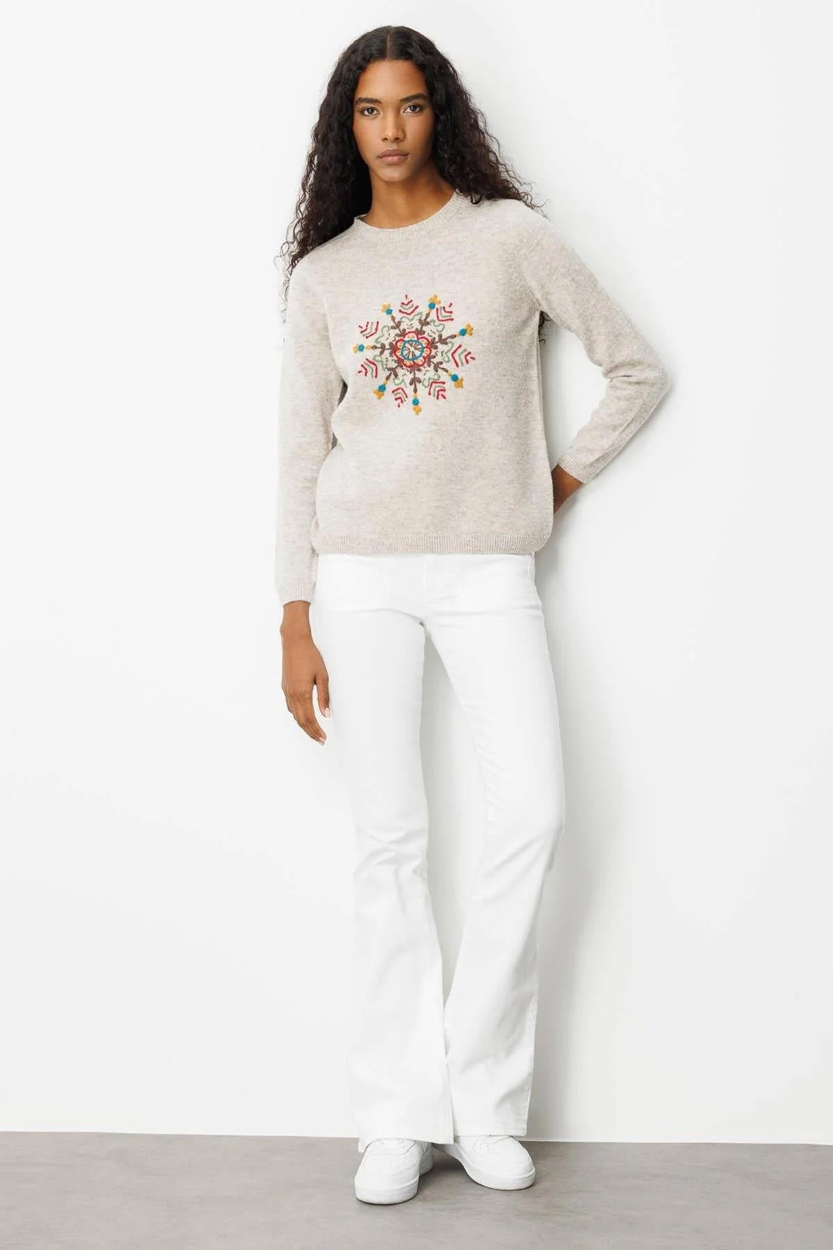 Zero Collar Snowflake Embroidered Sweater