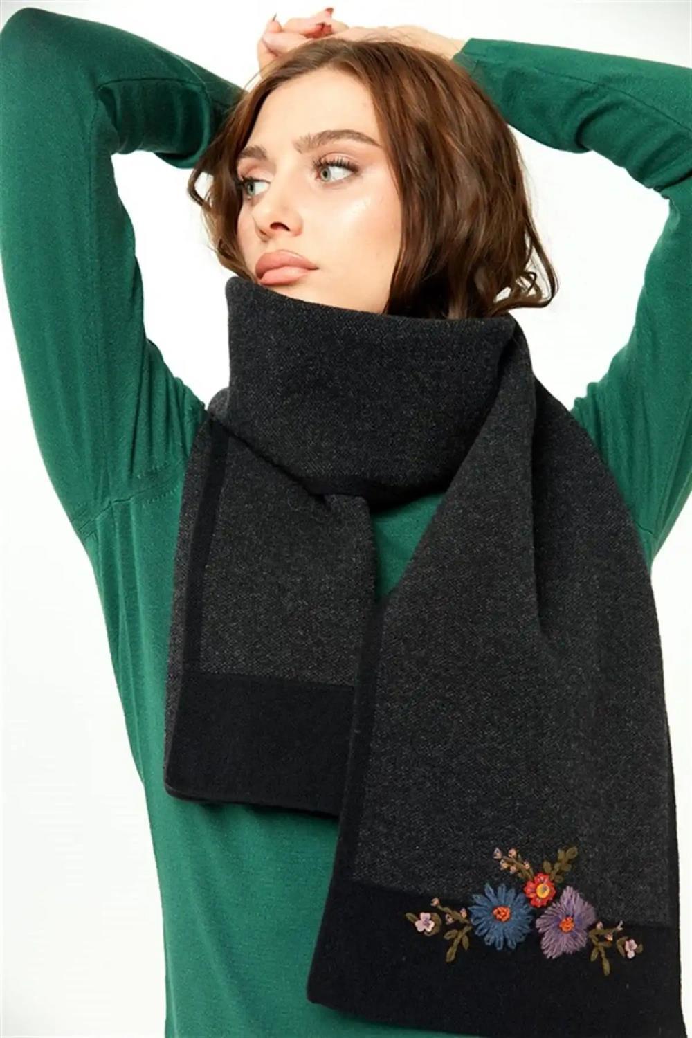 Desen Kenarları Bordürlü Nakışlı Kadın Kaşkol - Eser Giyim