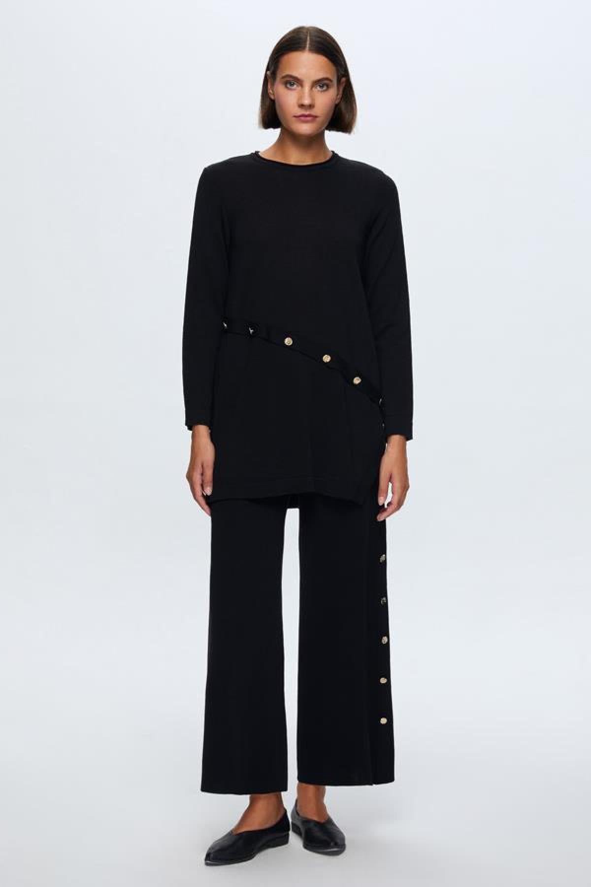 Knitted Tunic with Button Accessories