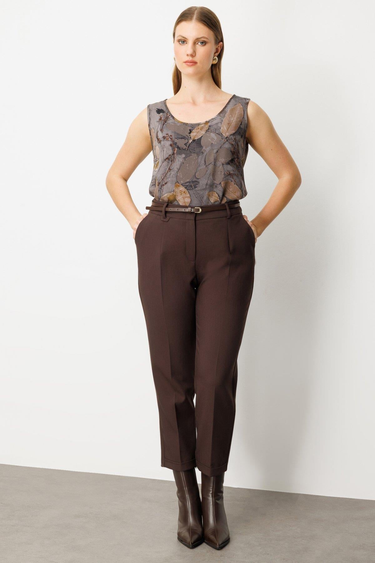 Beli Kemerli Dar Paça Büyük Beden Pantolon