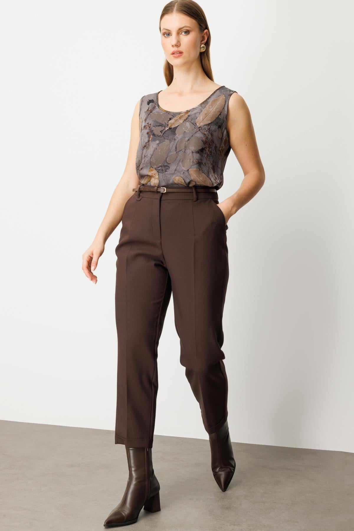 Beli Kemerli Dar Paça Büyük Beden Pantolon