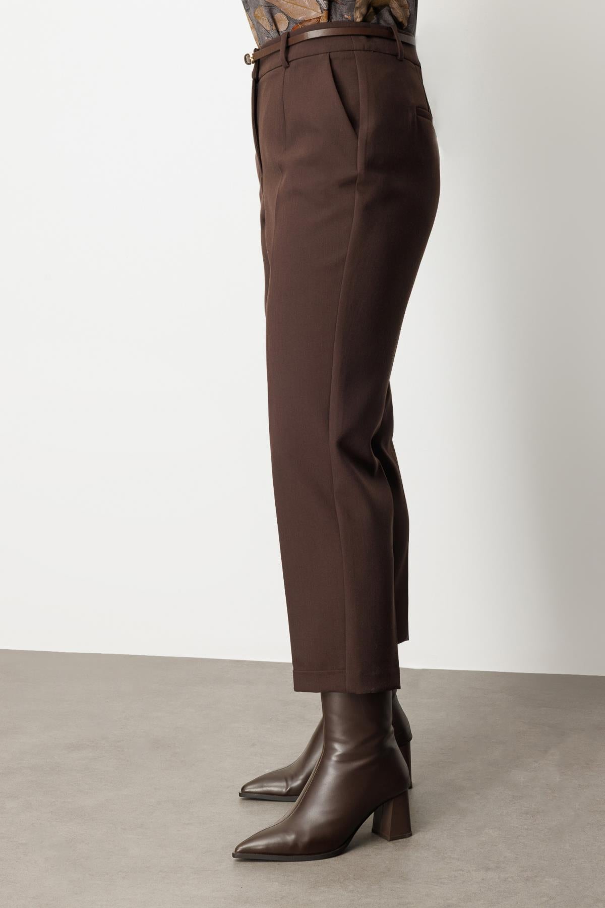 Beli Kemerli Dar Paça Büyük Beden Pantolon