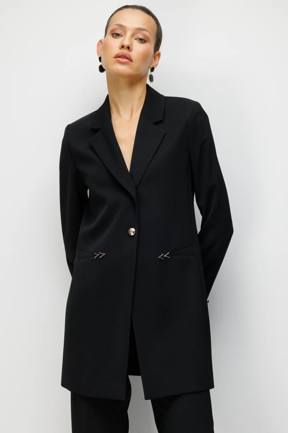 Metal Aksesuarlı Tek Düğme Uzun Ceket