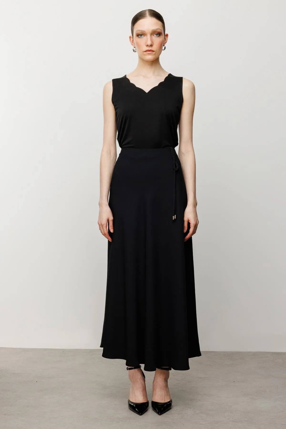 تنورة مكشكشة مع تفاصيل حبل زخرفي