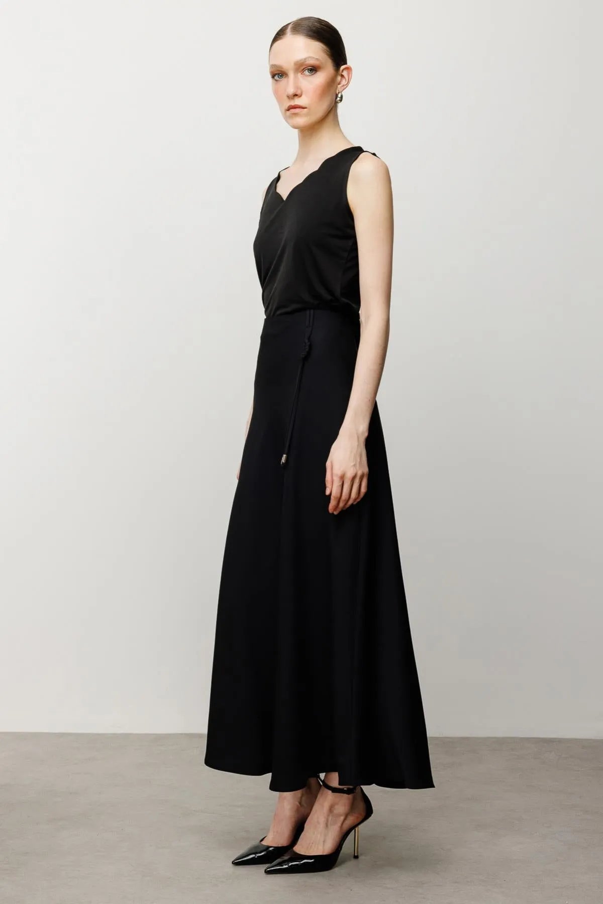 تنورة مكشكشة مع تفاصيل حبل زخرفي