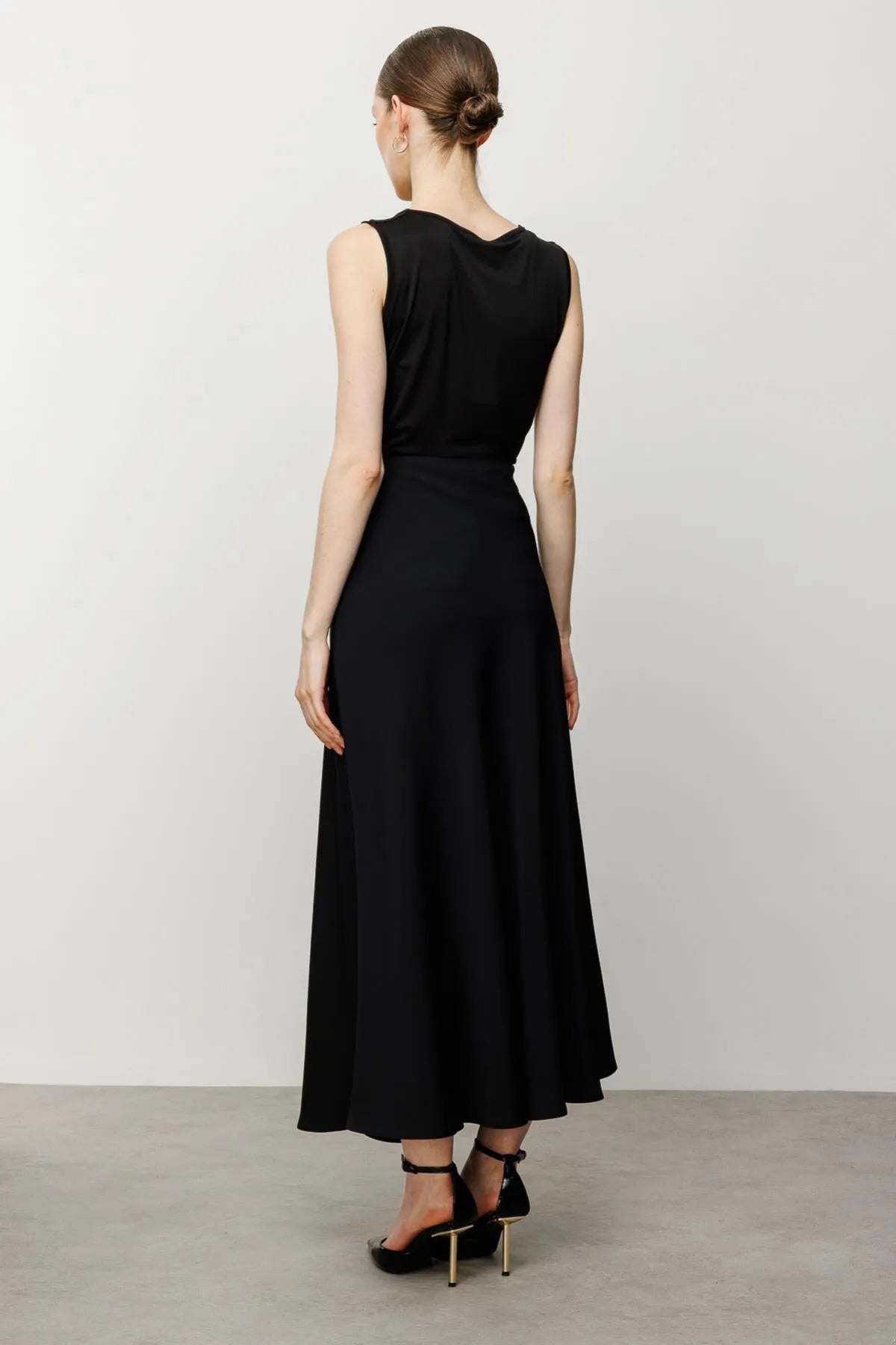 تنورة مكشكشة مع تفاصيل حبل زخرفي