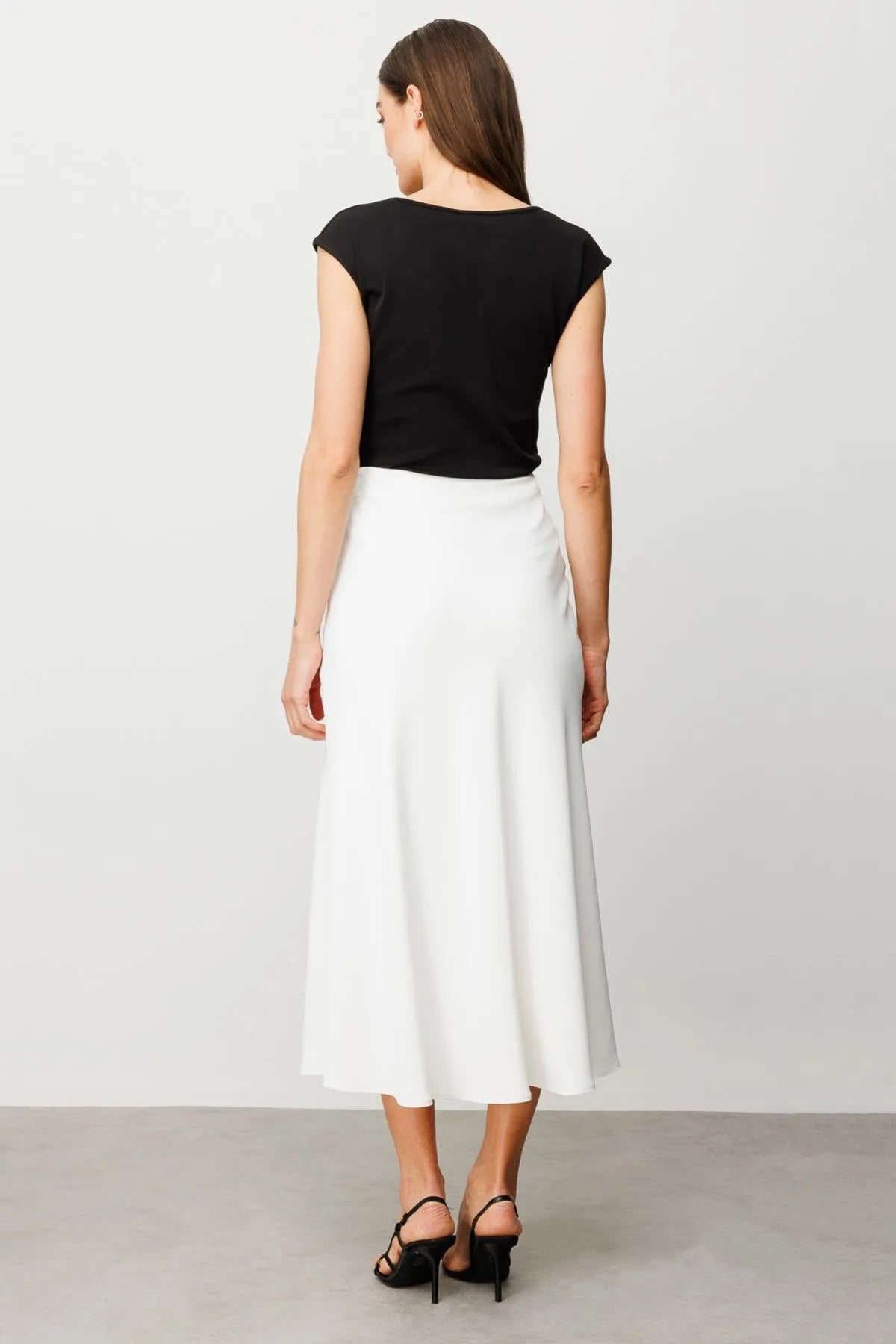 تنورة مكشكشة مع تفاصيل حبل زخرفي