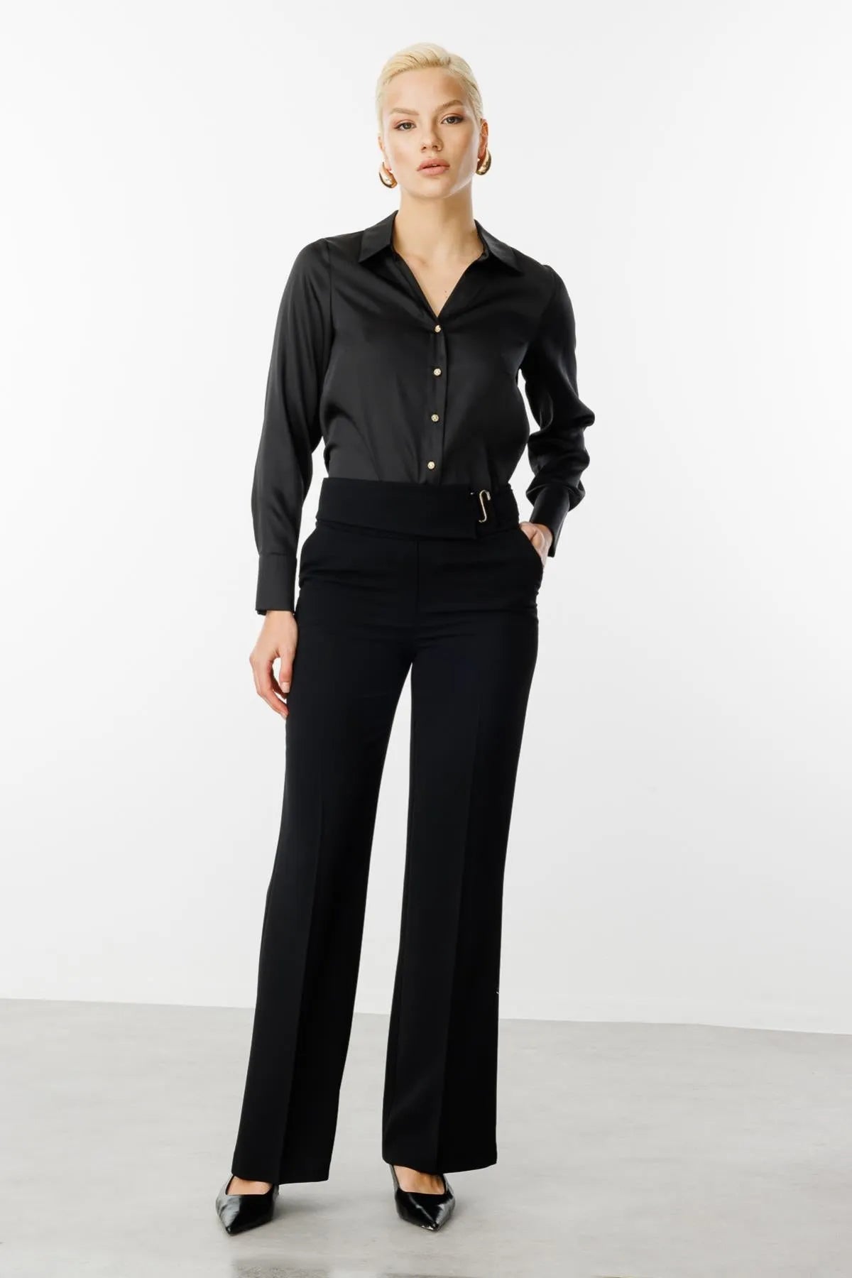 بنطلون واسع الساق مع مشبك الخصر