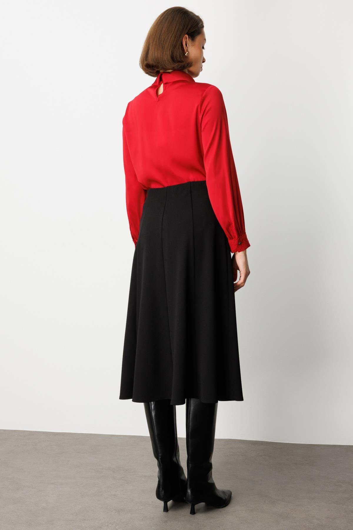 Aksesuar Detaylı Volanlı Midi Etek