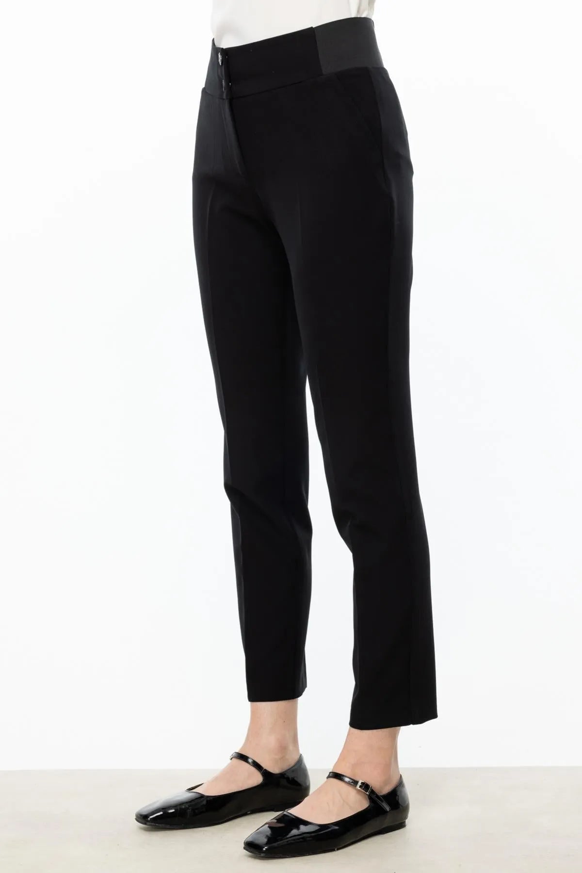 بنطلون من الليكرا بأزرار مزدوجة وحزام خصر مطاطي سميك