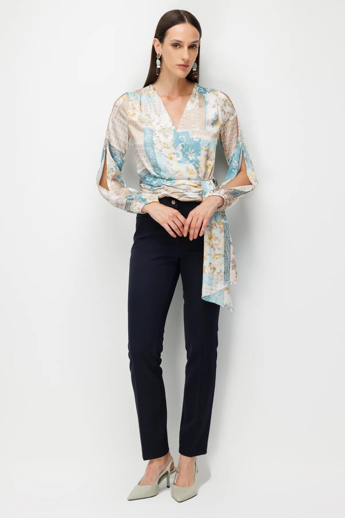 Beli Bağlama Detaylı Desenli Crop Bluz