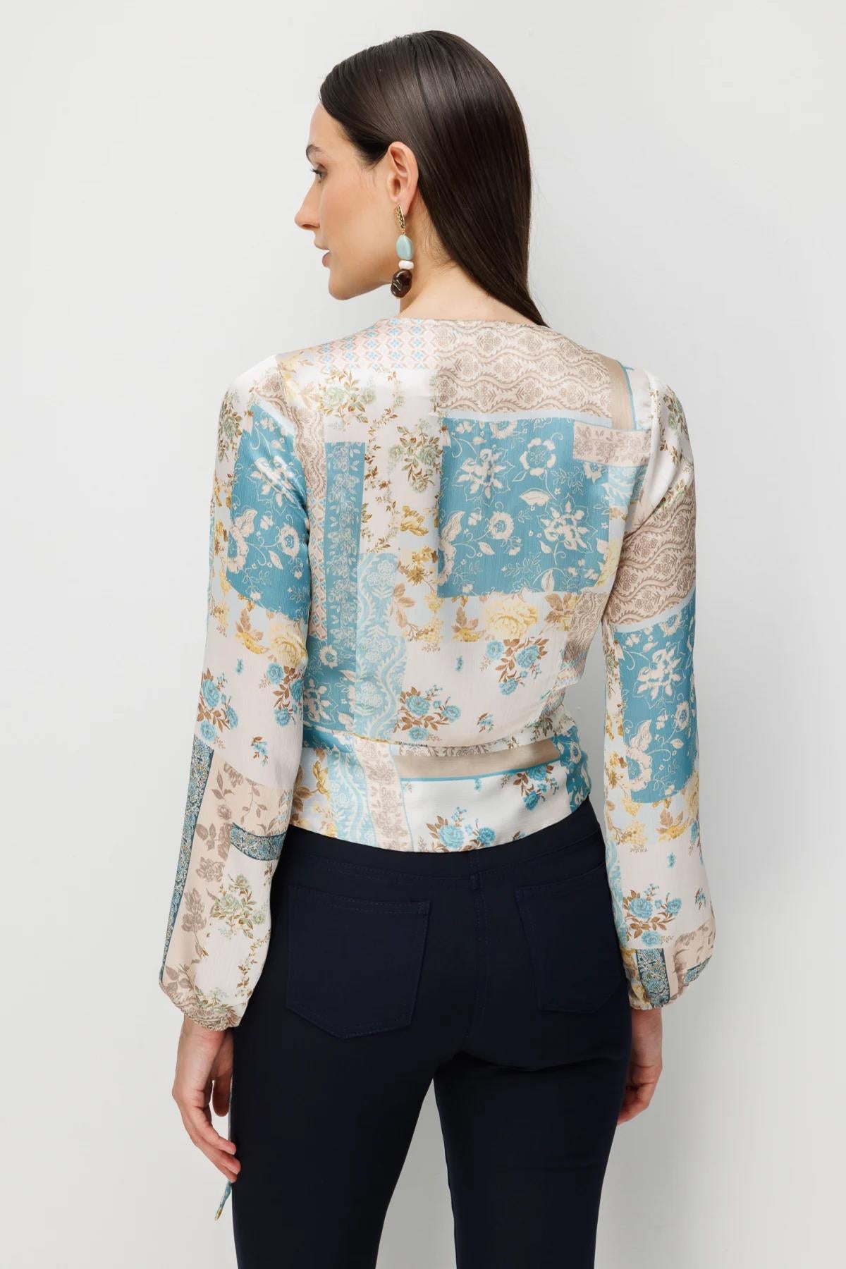 Beli Bağlama Detaylı Desenli Crop Bluz