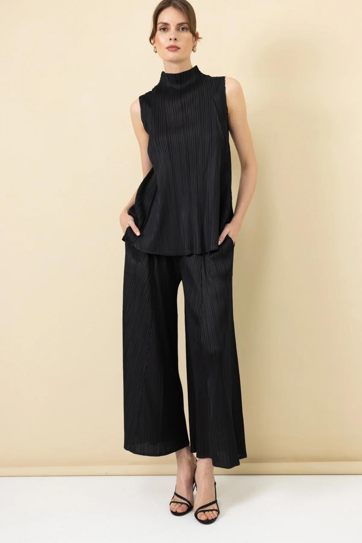 Relaxed Cut Elastic Waist Trousers