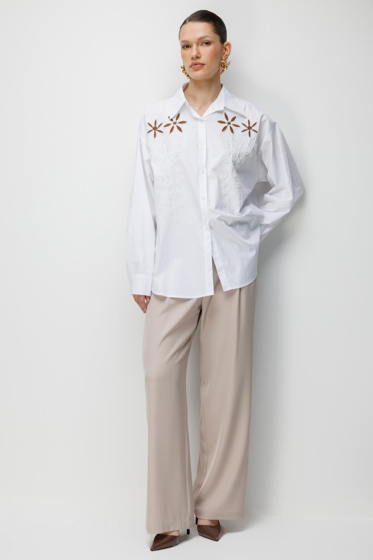 Boncuklu Çiçek İşlemeli Gömlek