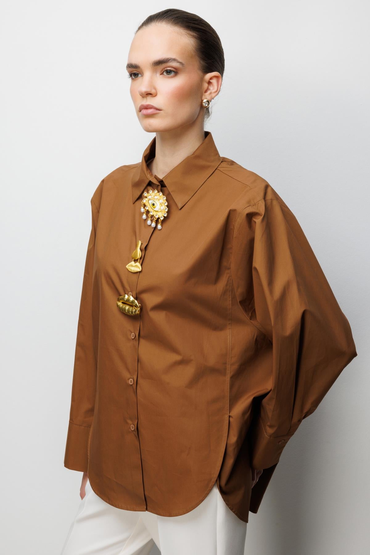 Metal Broşlu Oversize Gömlek
