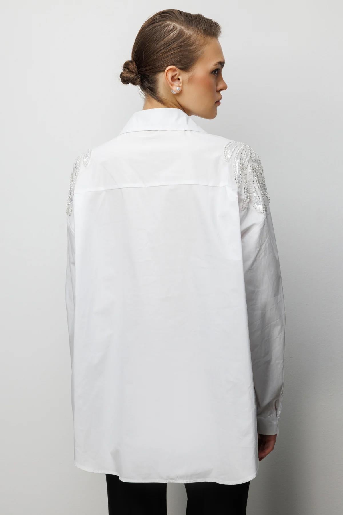 Boncuk İşlemeli Süs Metal Düğmeli Gömlek