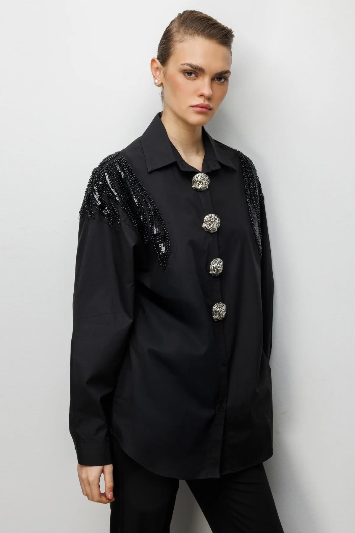 Boncuk İşlemeli Süs Metal Düğmeli Gömlek