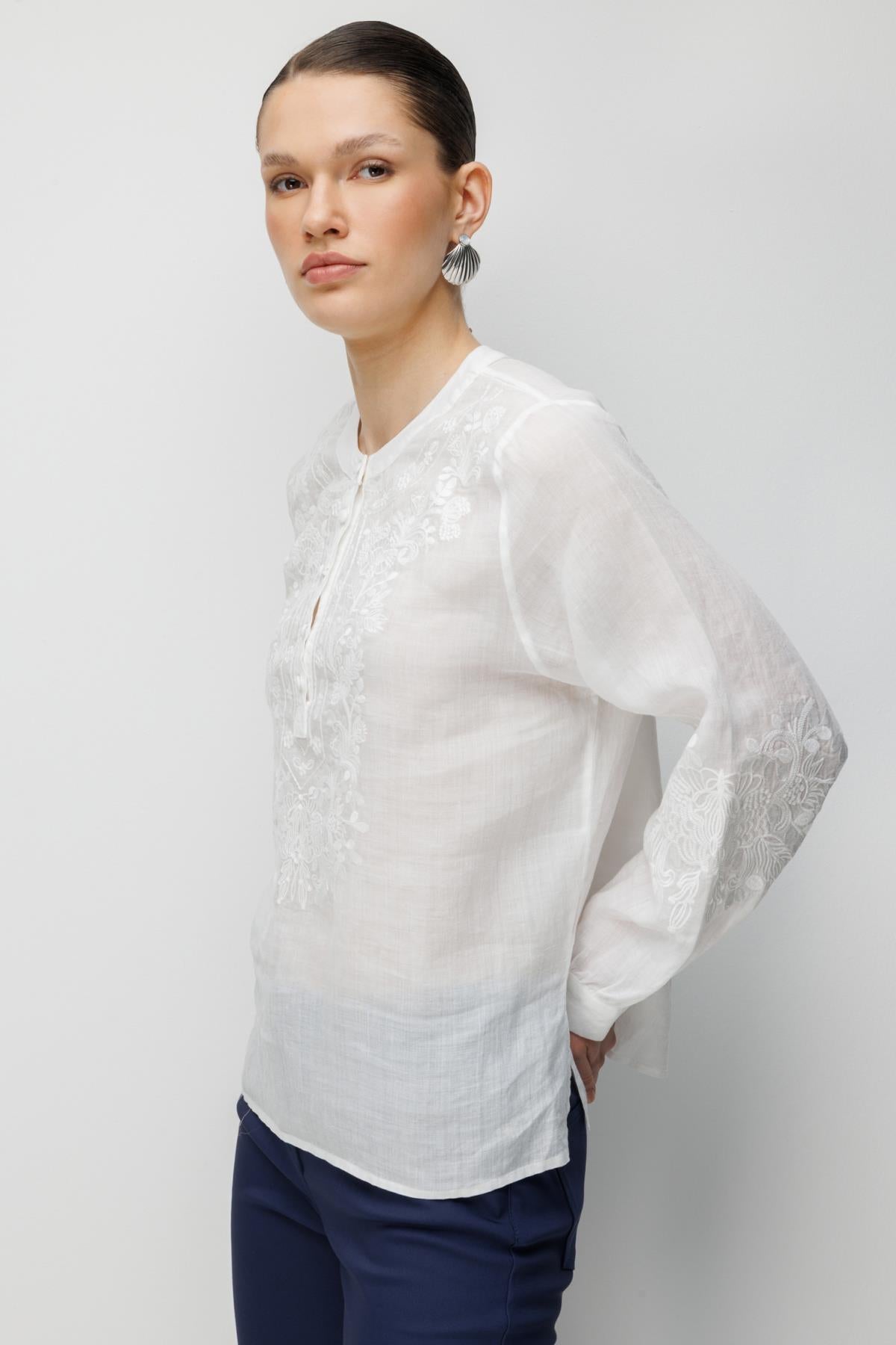 İşleme Detaylı Uzun Kollu Keten Bluz