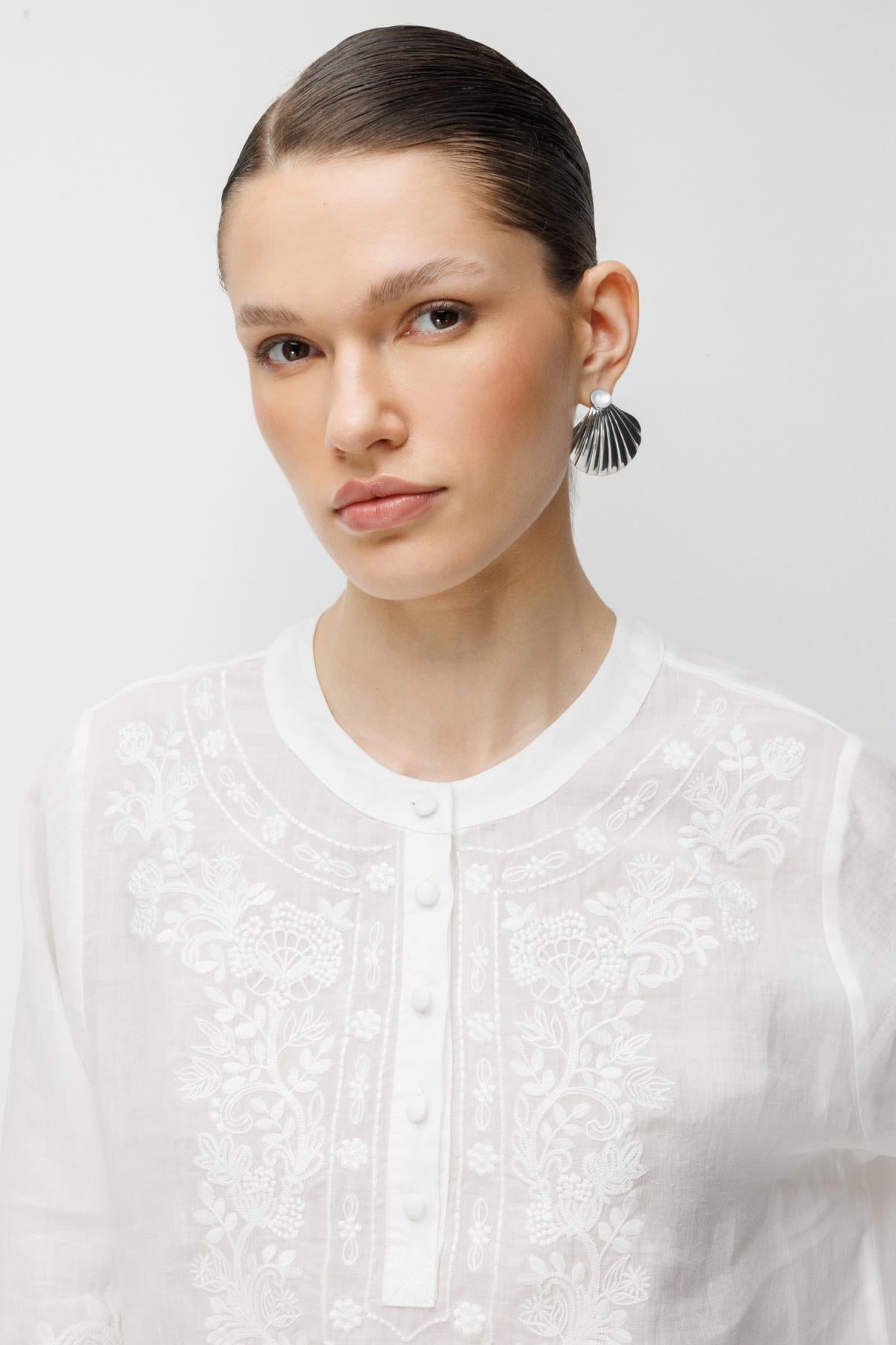 İşleme Detaylı Uzun Kollu Keten Bluz