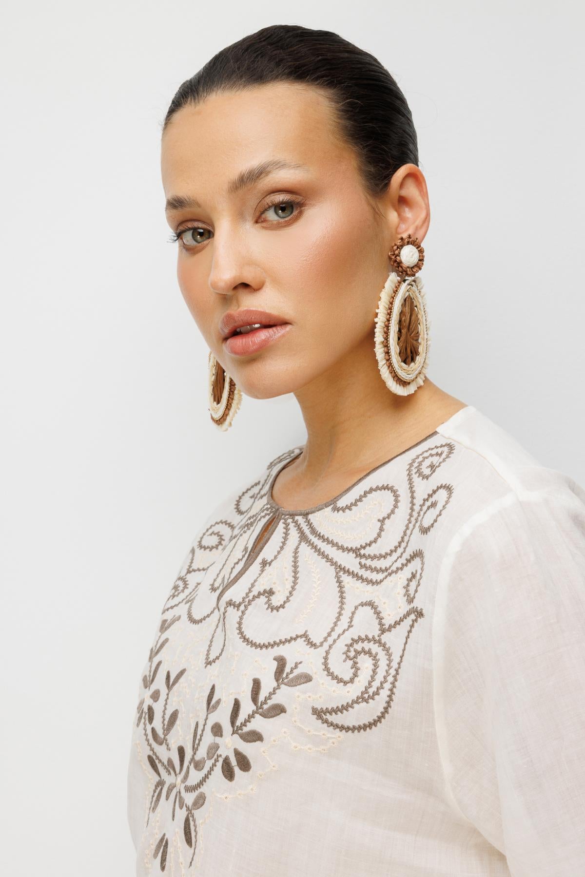 Hakim Yaka Nakışlı Keten Bluz