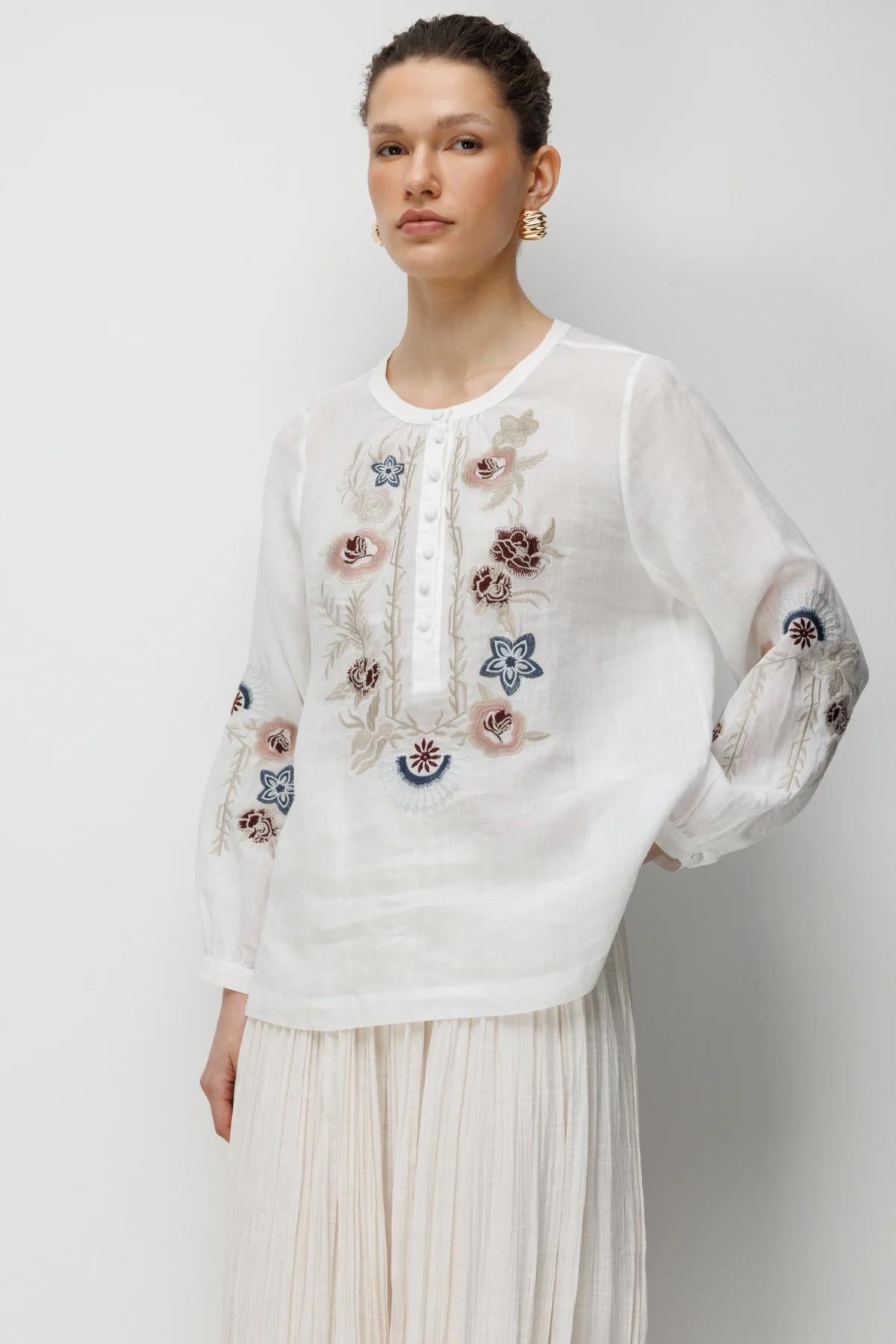 Çiçek İşlemeli Keten Bluz