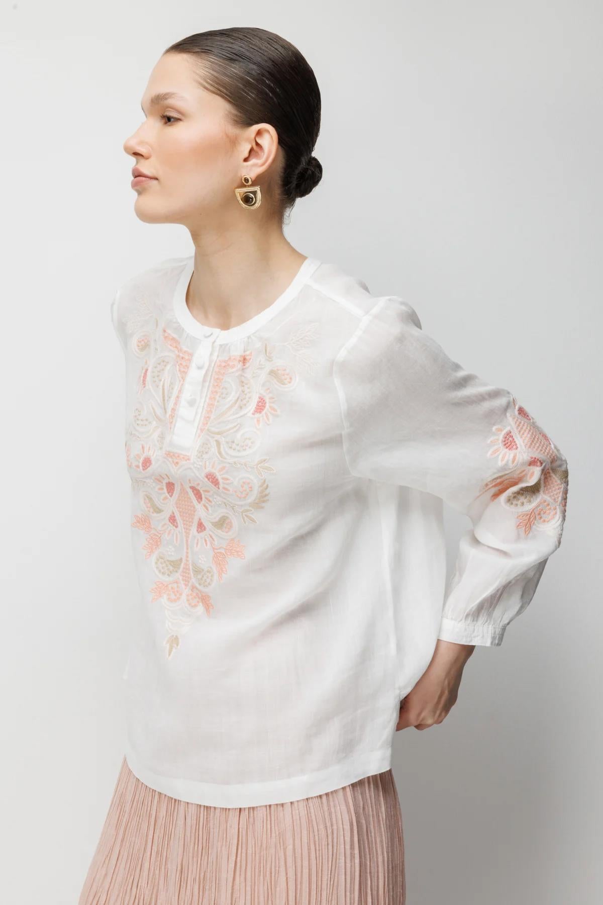 İşlemeli Sıfır Yaka Keten Bluz