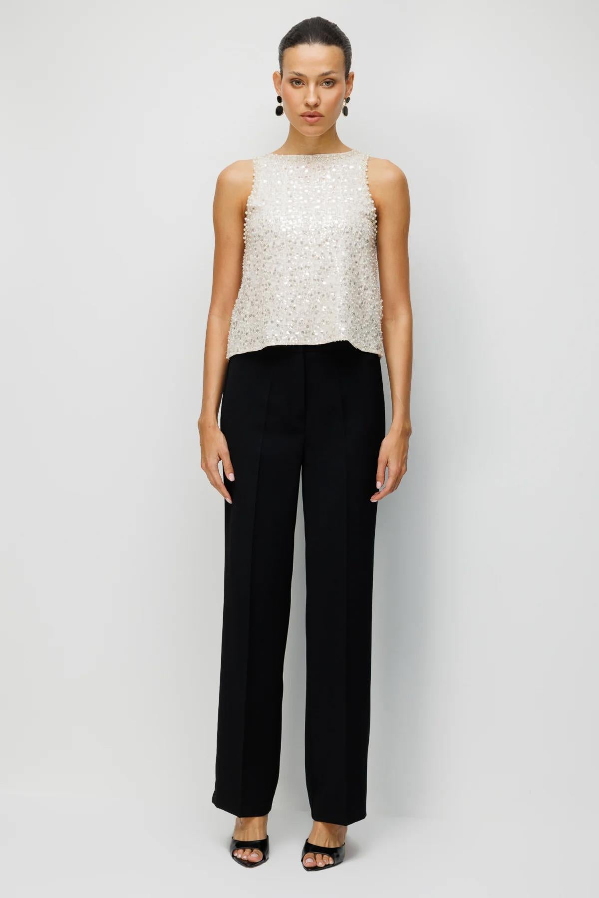 Yırtmaç Detaylı Boncuklu Kolsuz Bluz