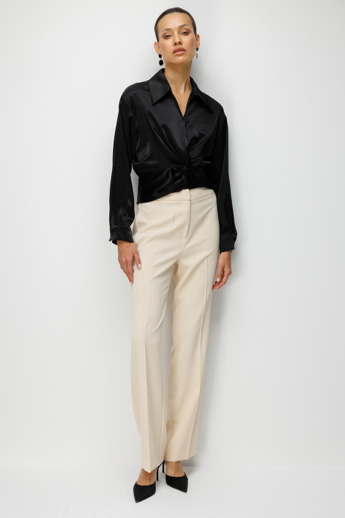 Büzgü Detaylı Saten Bluz