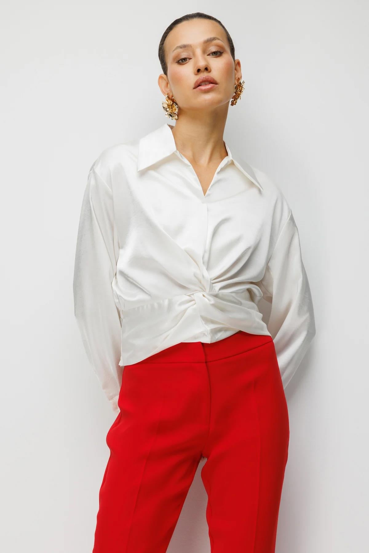 Büzgü Detaylı Saten Bluz