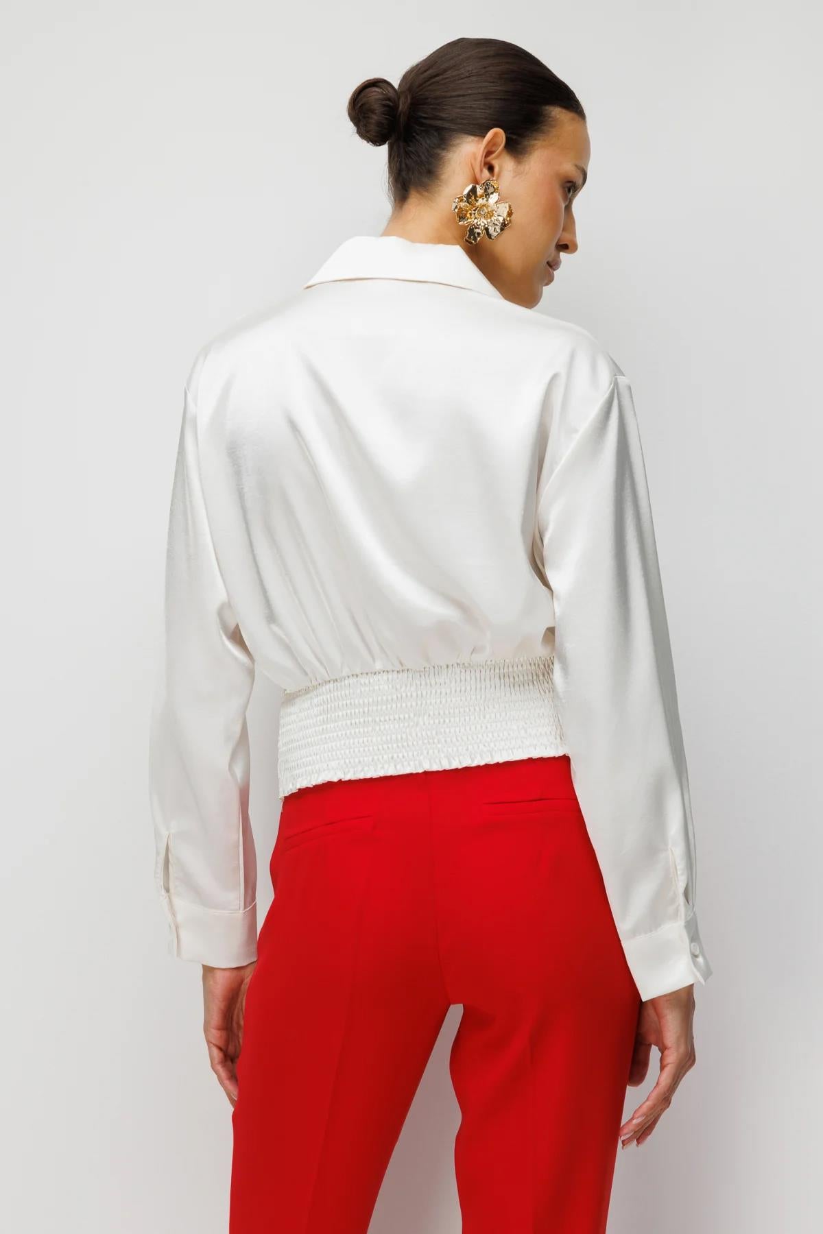 Büzgü Detaylı Saten Bluz