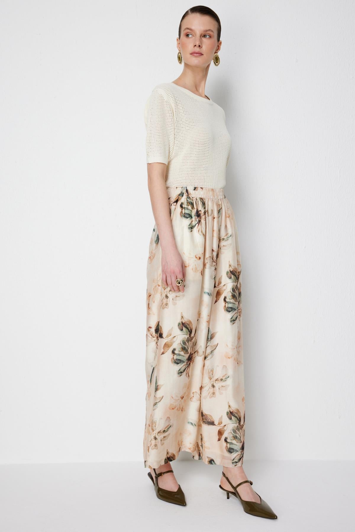 Çiçek Desenli Bol Paça Pantolon