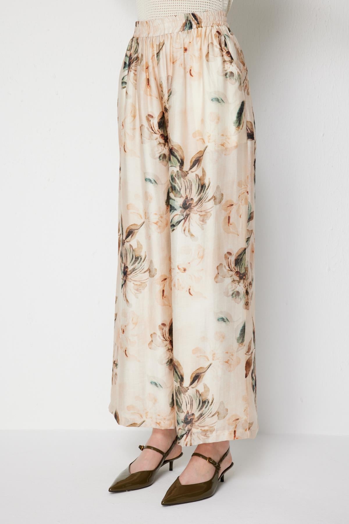 Çiçek Desenli Bol Paça Pantolon