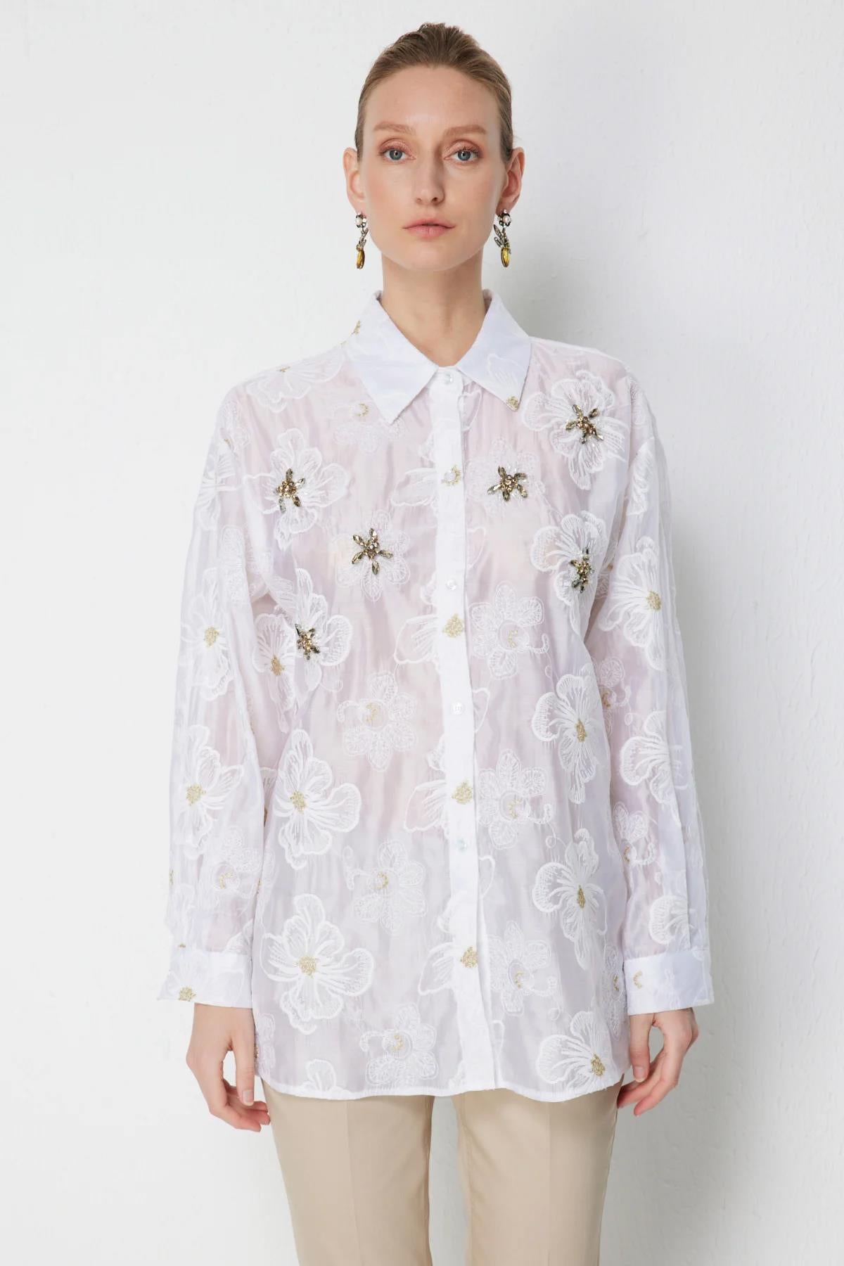 Çiçek Nakış Detaylı Gömlek