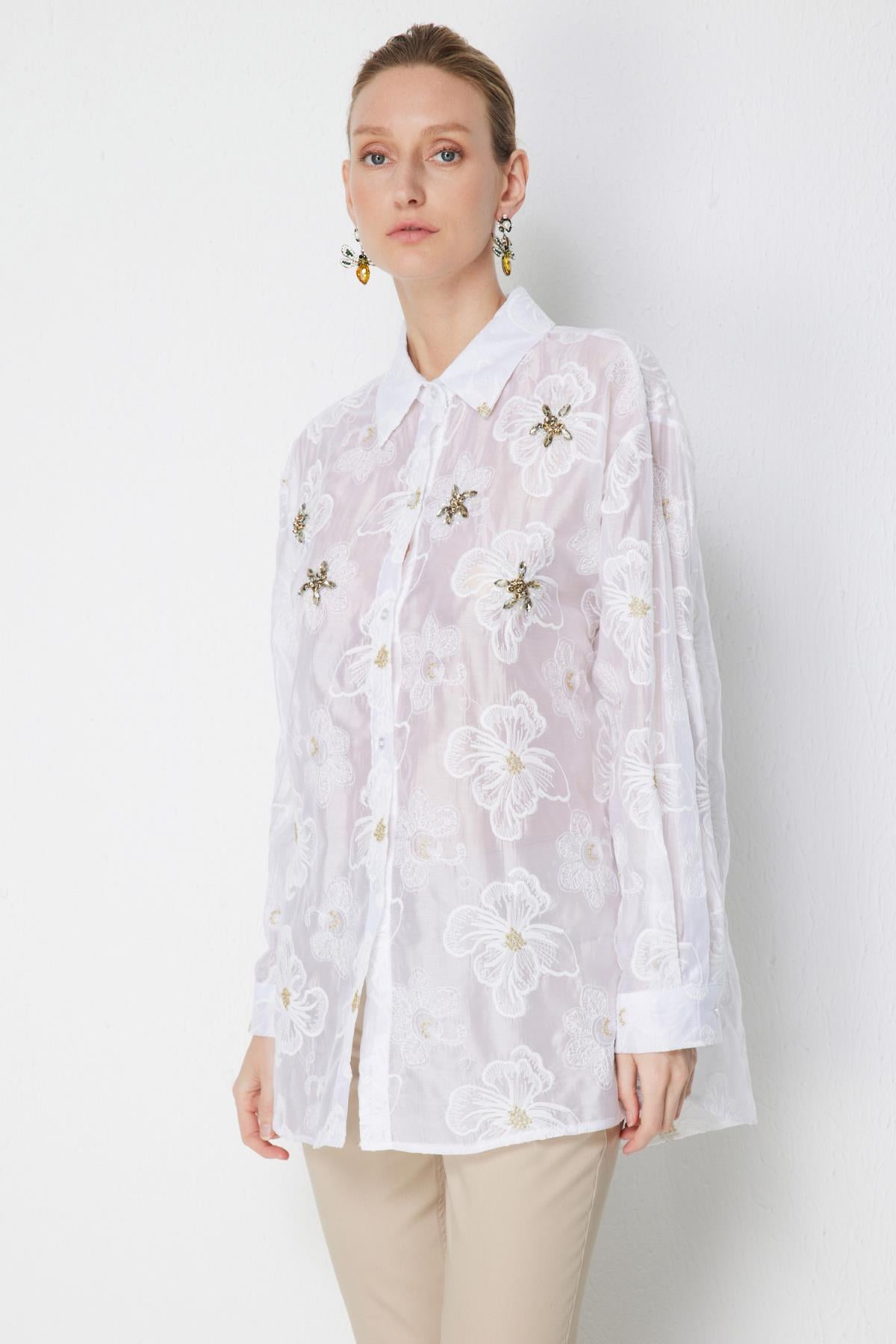 Çiçek Nakış Detaylı Gömlek