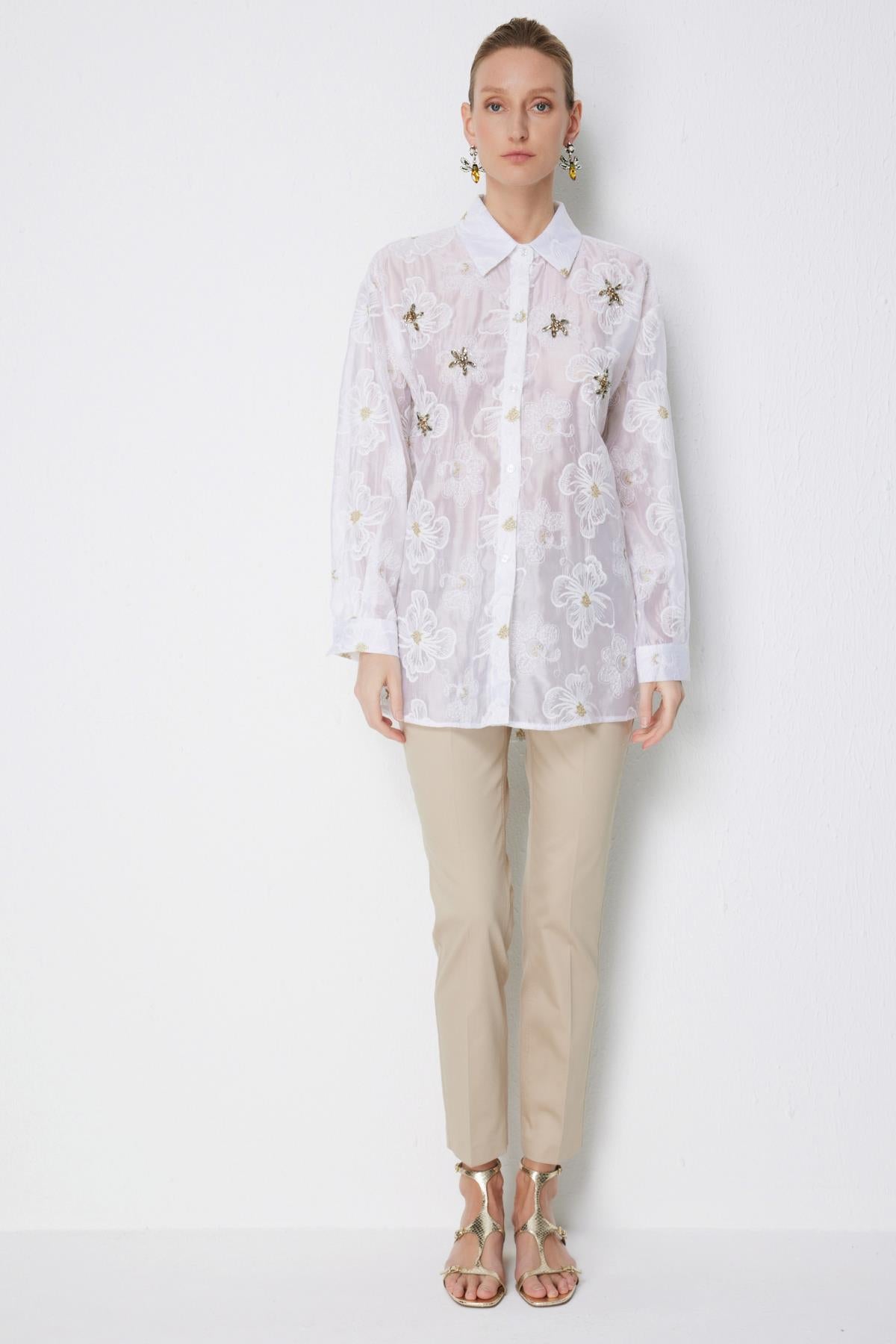 Çiçek Nakış Detaylı Gömlek