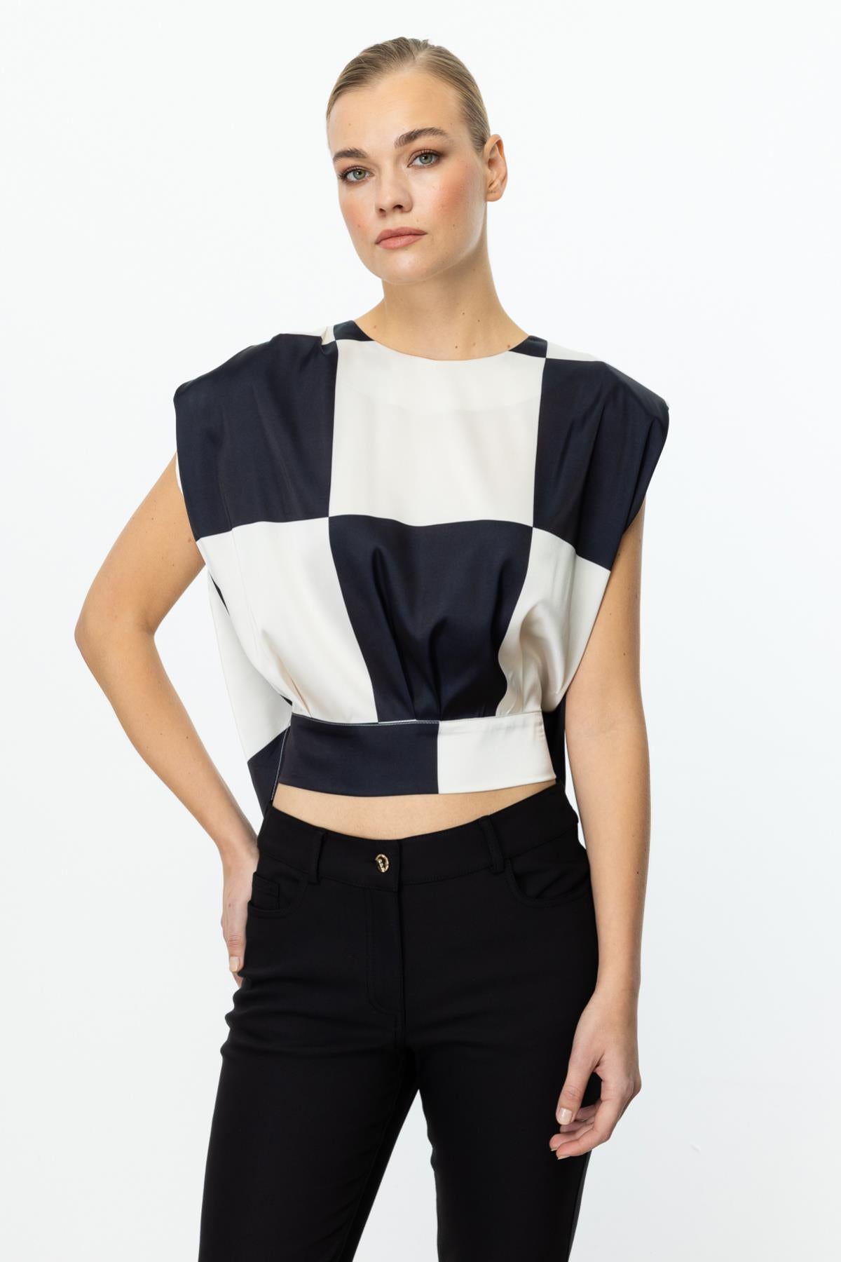 Checkered Sleeveless Short Blouse