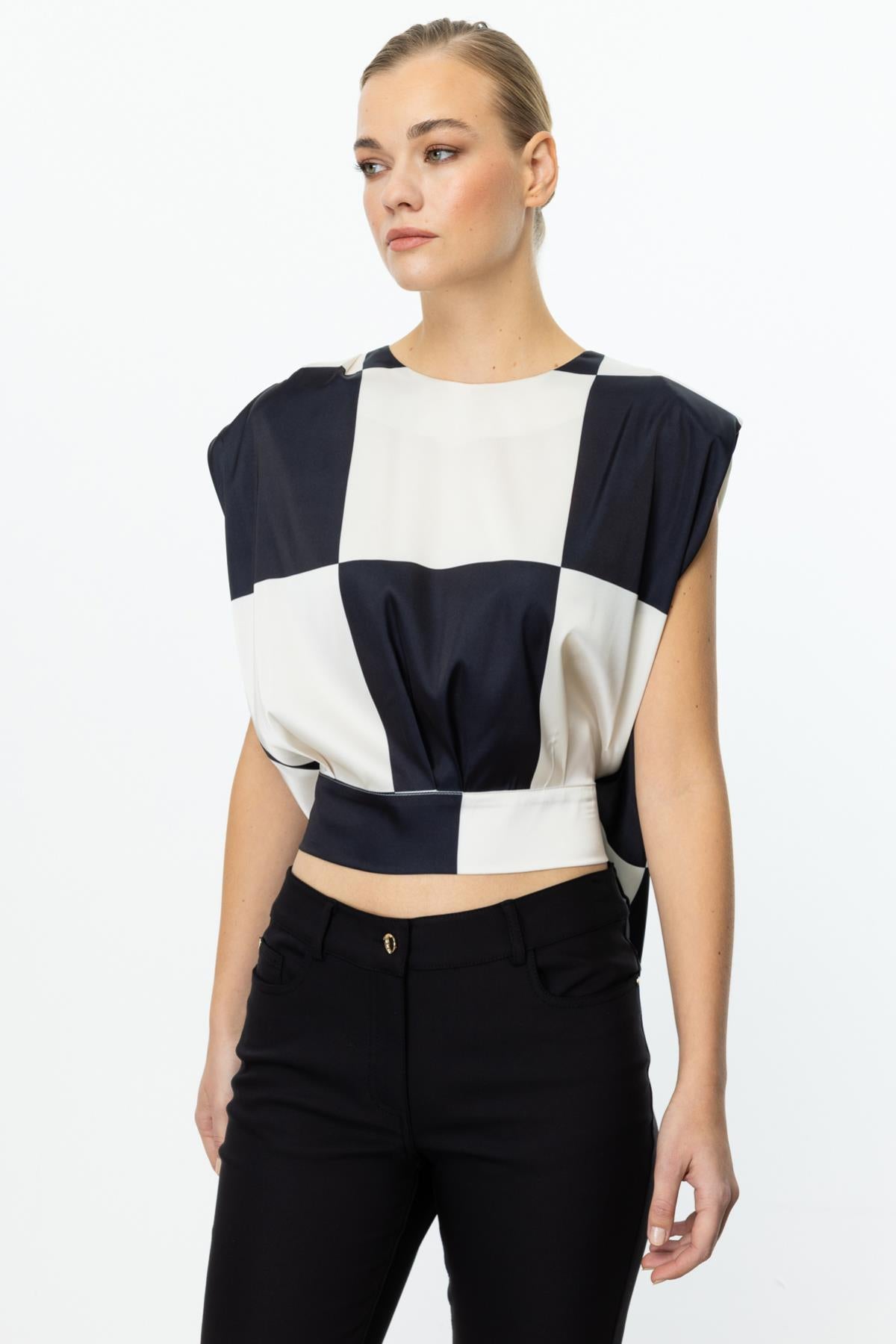 Checkered Sleeveless Short Blouse