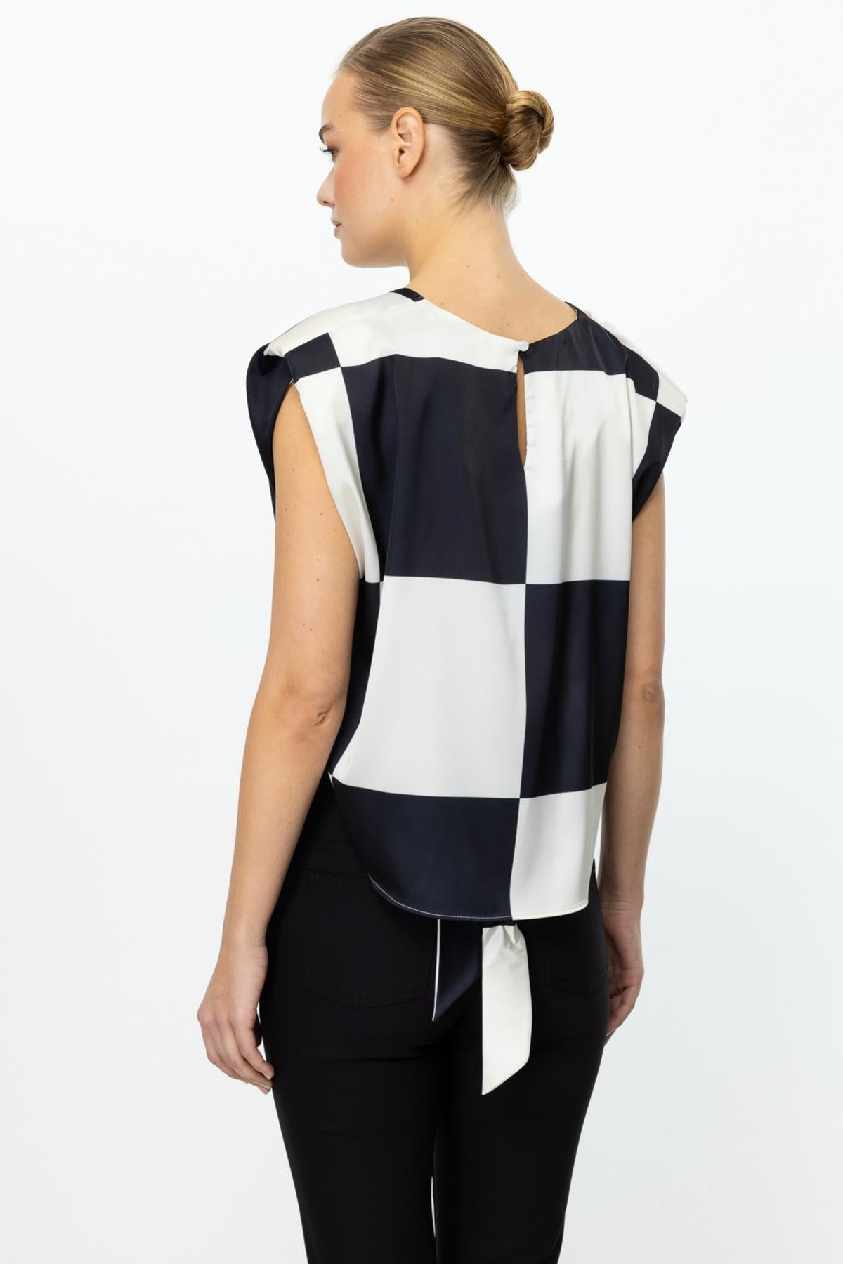 Checkered Sleeveless Short Blouse