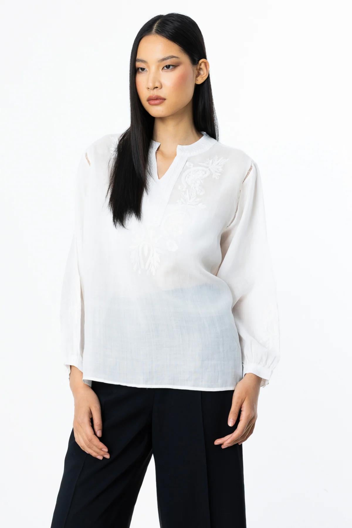 Yaka Nakış İşlemeli Keten Bluz