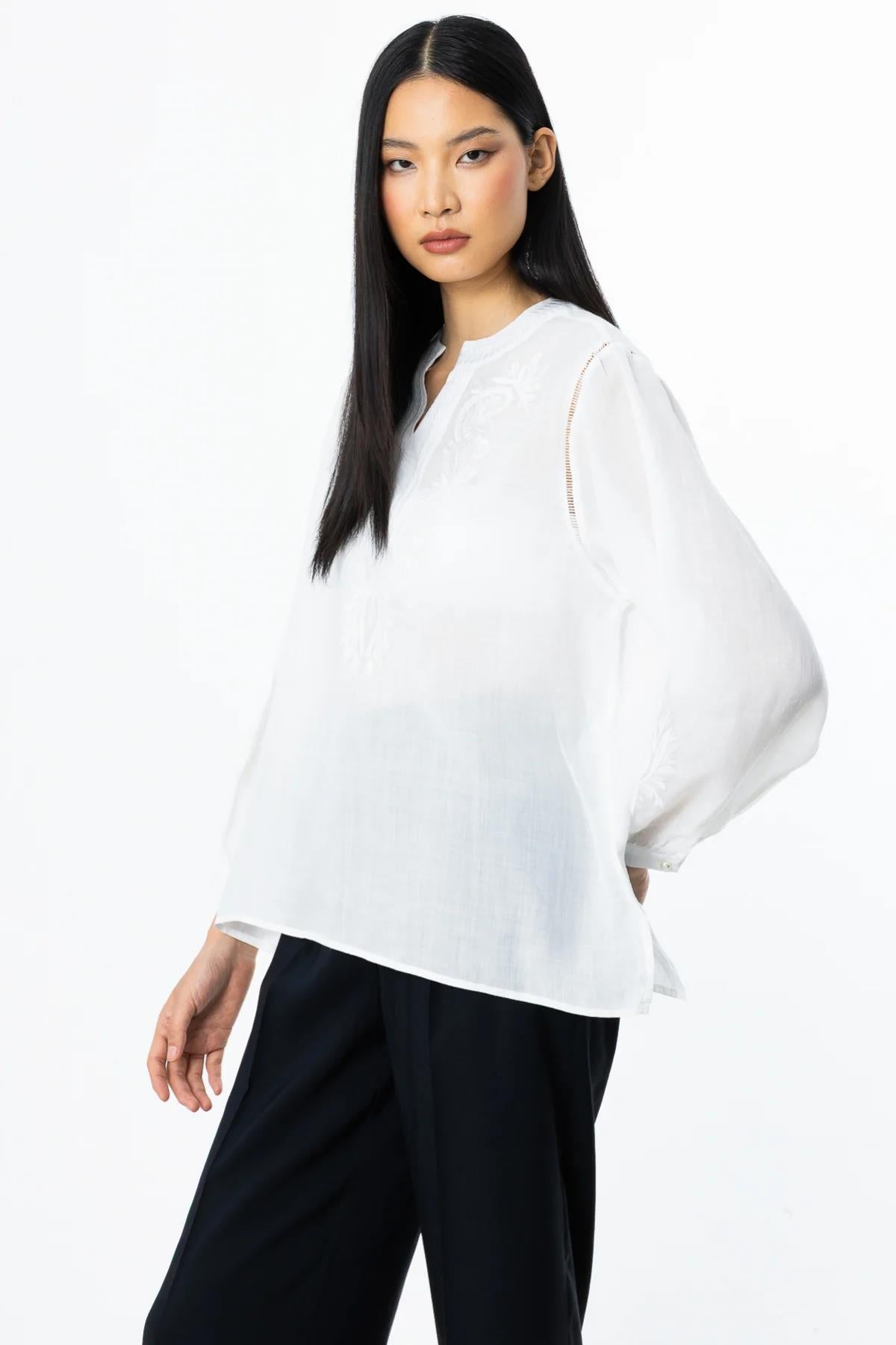 Yaka Nakış İşlemeli Keten Bluz