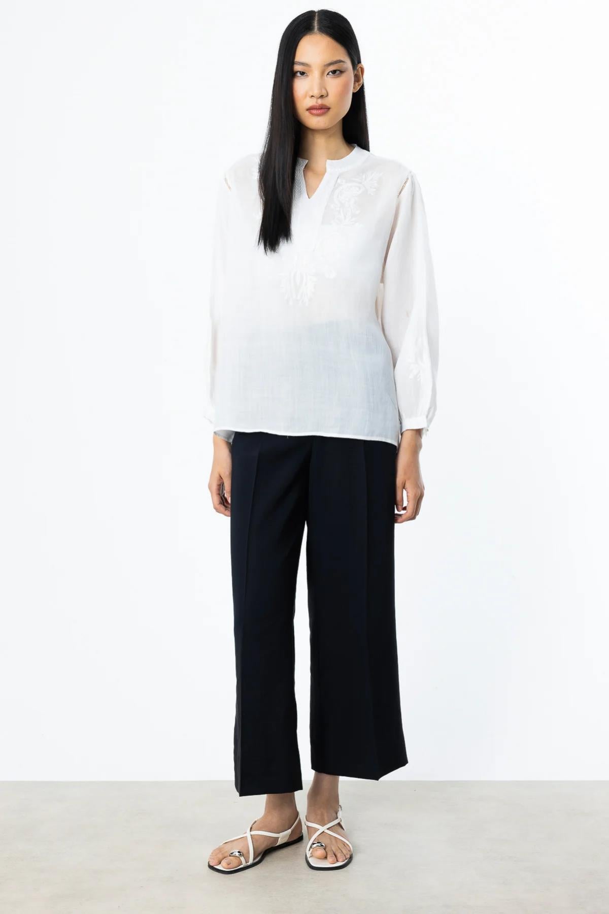 Yaka Nakış İşlemeli Keten Bluz