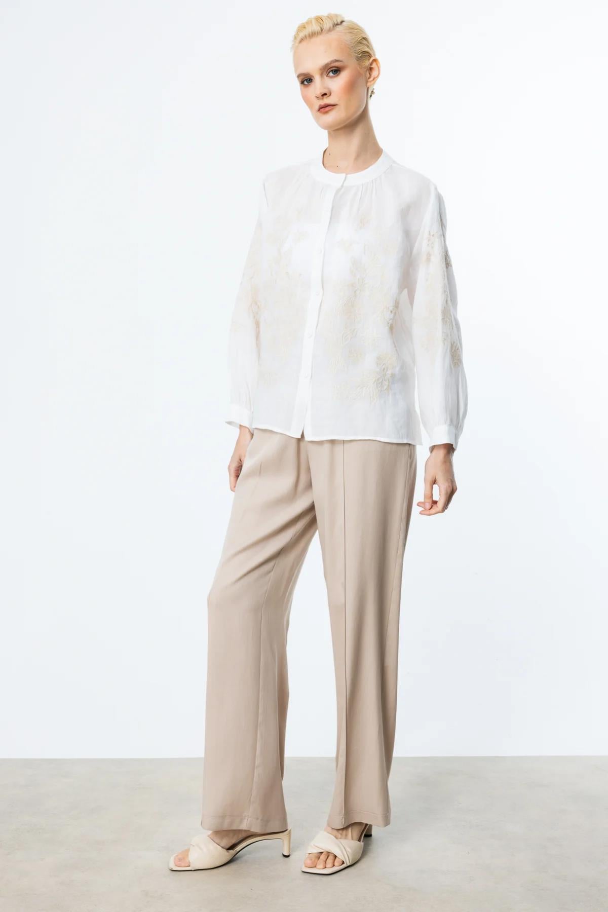 Nakış İşleme Detaylı Düğmeli Gömlek